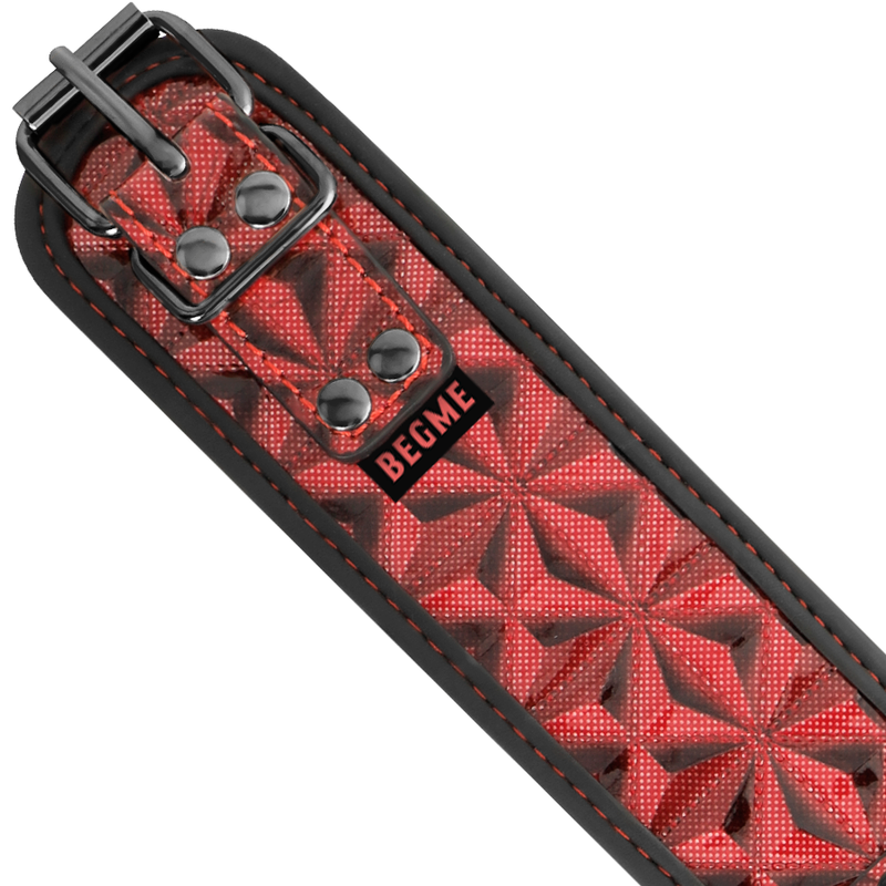 Collana begme red edition con catene e capezzoli