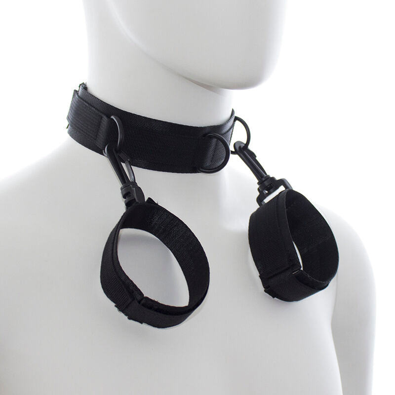 Collo ohmama fetish in nylon con ferma polsi