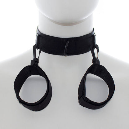 Collo ohmama fetish in nylon con ferma polsi