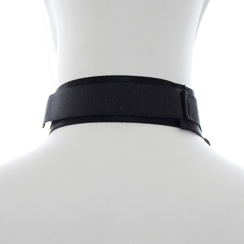 Collo ohmama fetish in nylon con ferma polsi