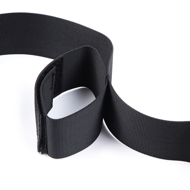 OHMAMA FETISH - ÉCARTEUR À BARRE SOUPLE AVEC MENOTTES EN NYLON