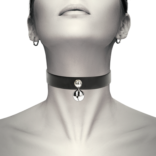 Coquette collar cuero vegano accesorio woman cascabel